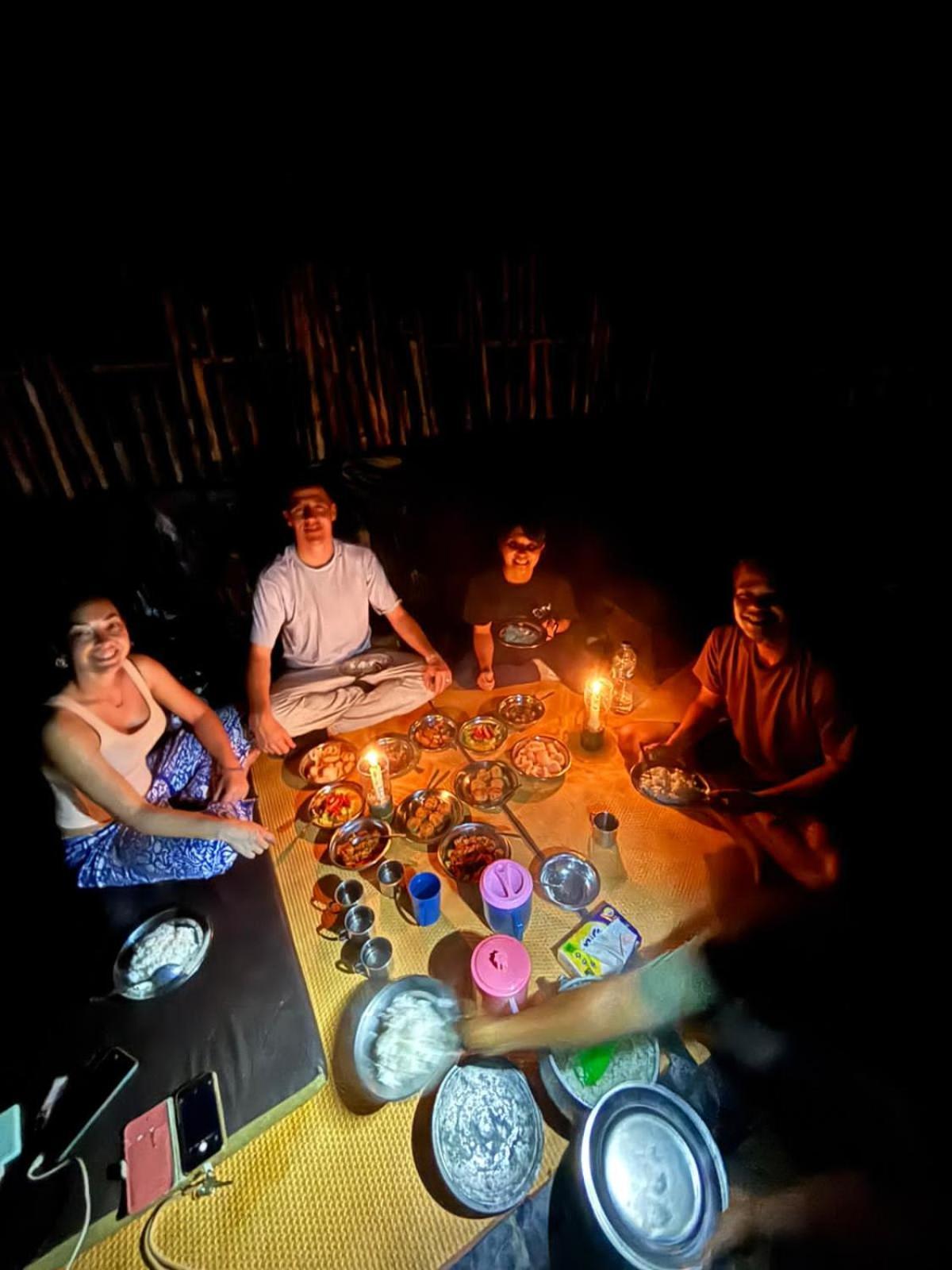 Sama Sama Homestay & Trekking Only Stay Here Book Trekking And Transport With Us Bukit Lawang Zewnętrze zdjęcie
