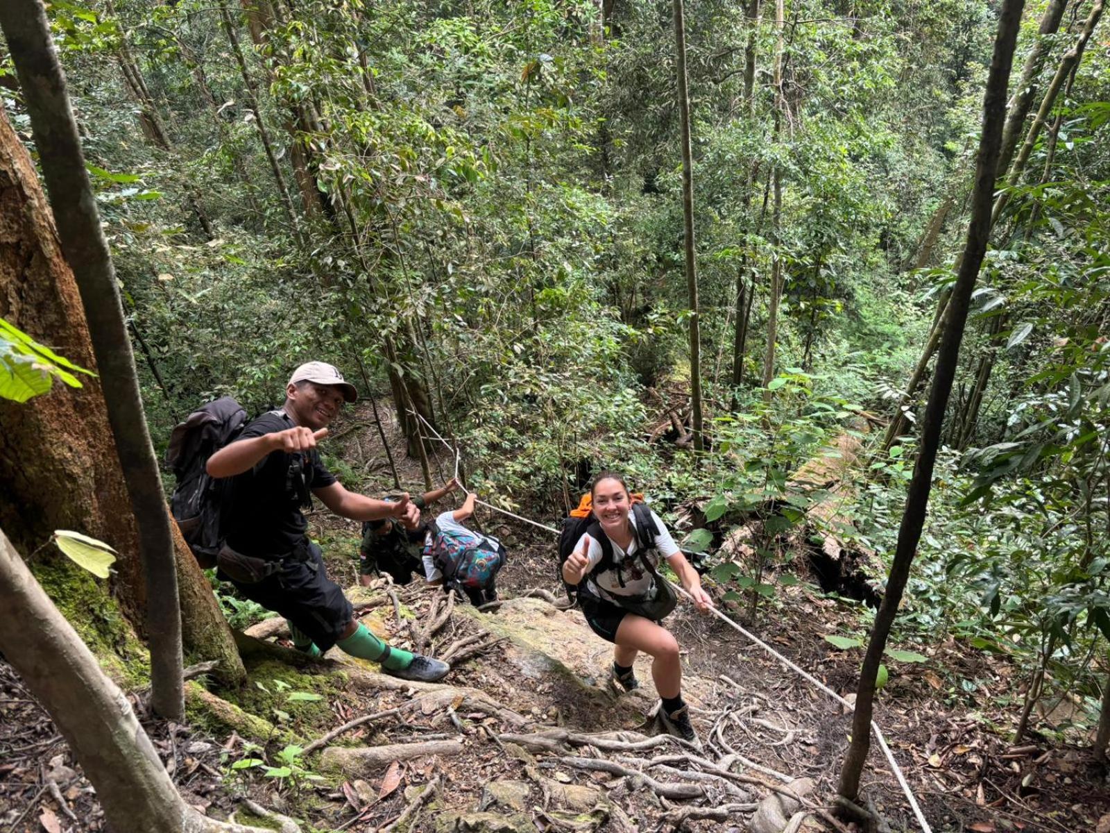 Sama Sama Homestay & Trekking Only Stay Here Book Trekking And Transport With Us Bukit Lawang Zewnętrze zdjęcie