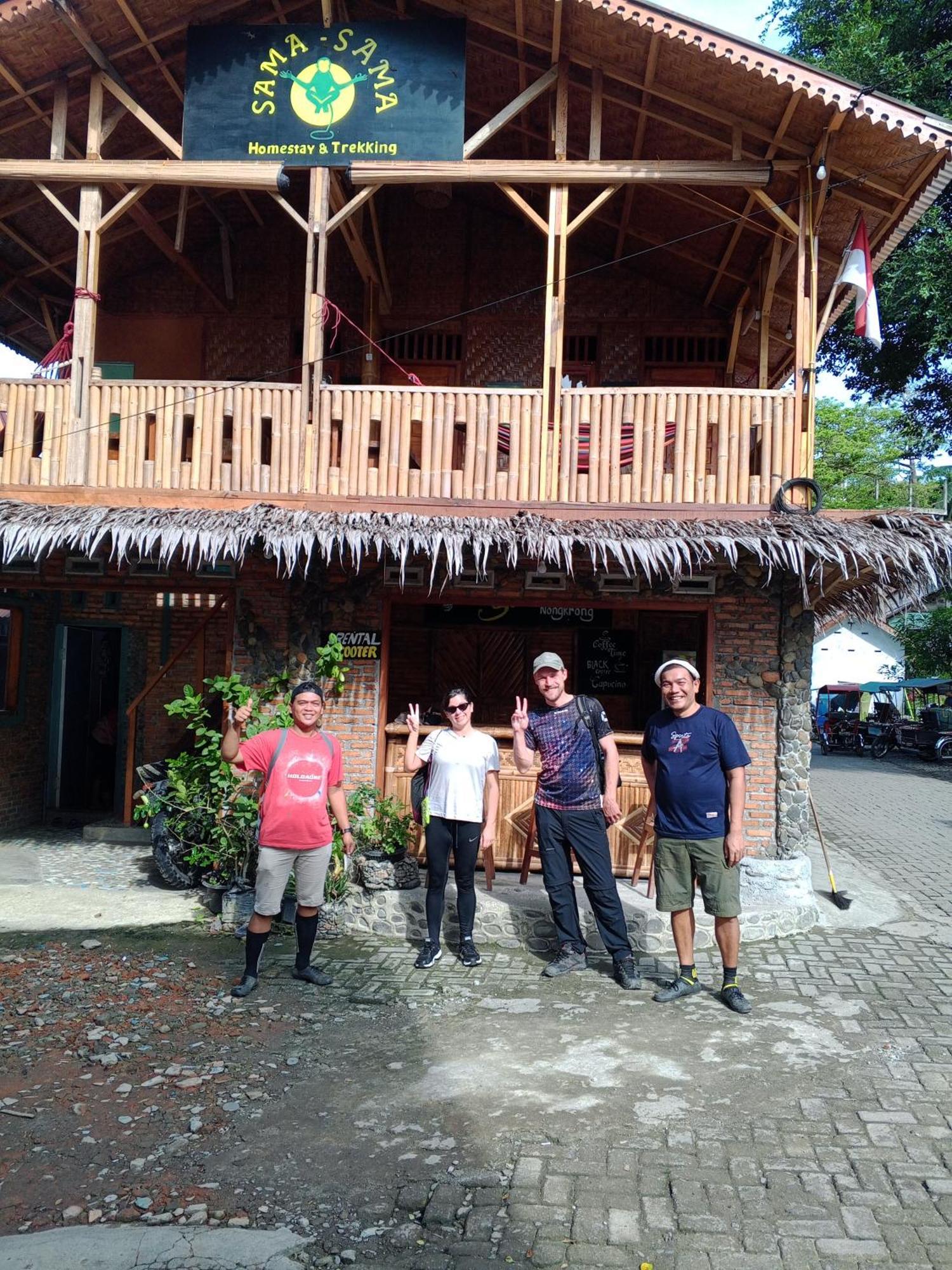 Sama Sama Homestay & Trekking Only Stay Here Book Trekking And Transport With Us Bukit Lawang Zewnętrze zdjęcie