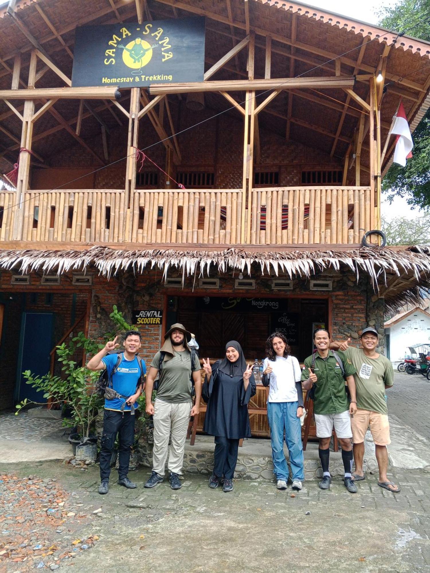 Sama Sama Homestay & Trekking Only Stay Here Book Trekking And Transport With Us Bukit Lawang Zewnętrze zdjęcie