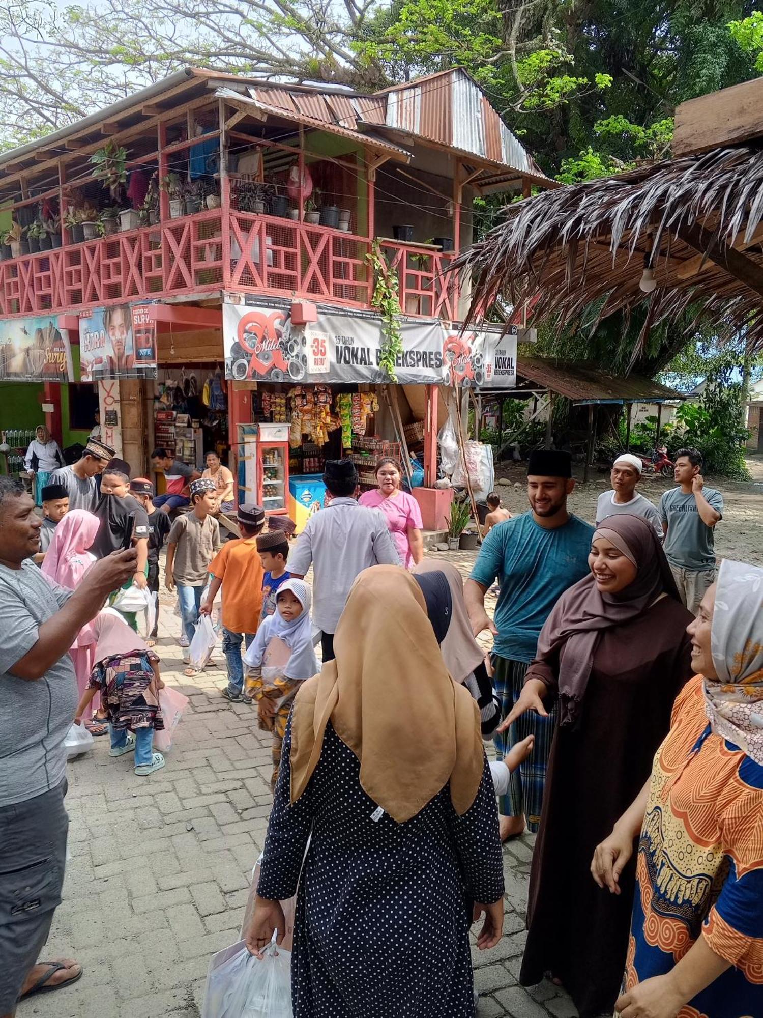 Sama Sama Homestay & Trekking Only Stay Here Book Trekking And Transport With Us Bukit Lawang Zewnętrze zdjęcie
