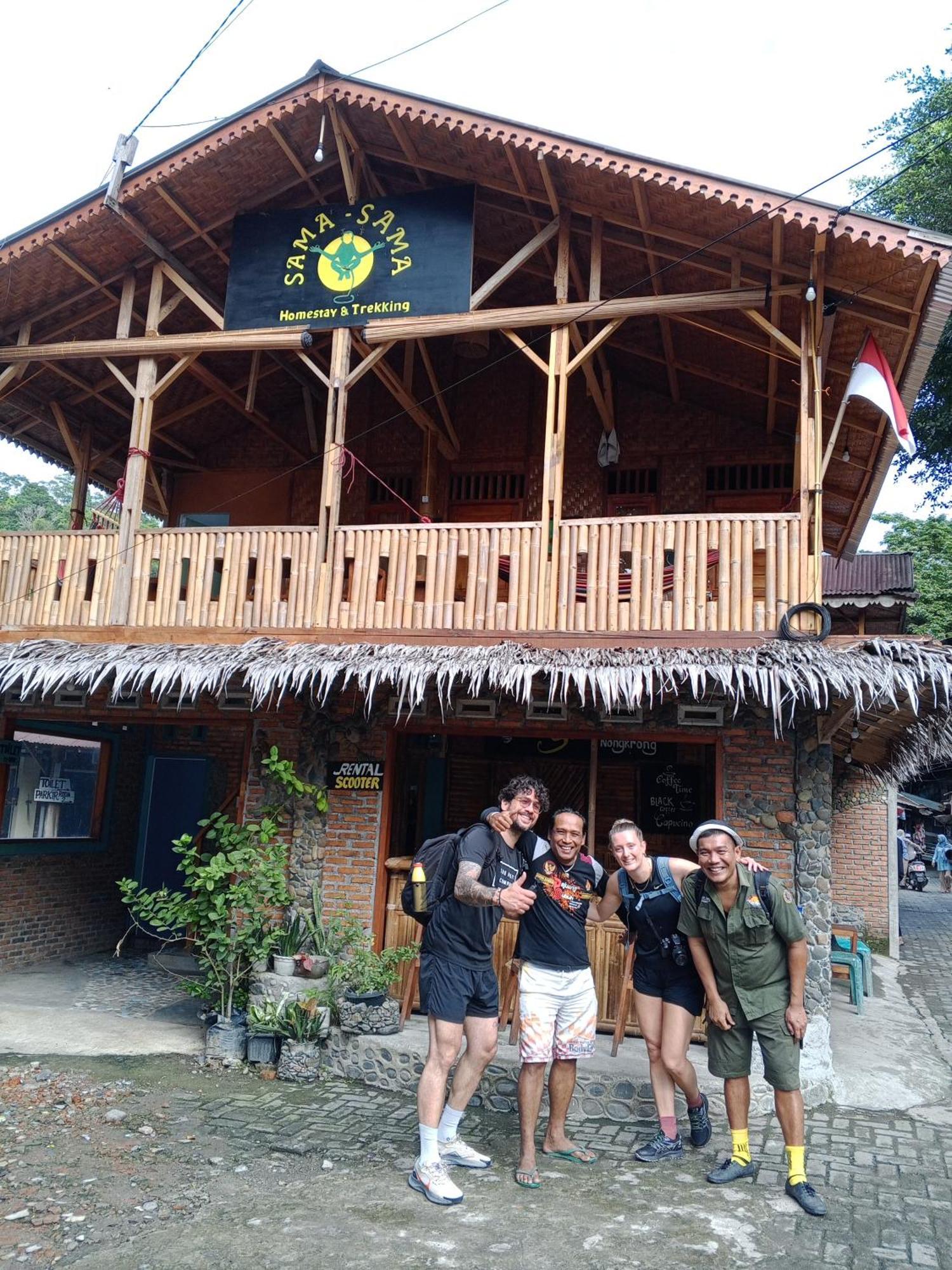 Sama Sama Homestay & Trekking Only Stay Here Book Trekking And Transport With Us Bukit Lawang Zewnętrze zdjęcie