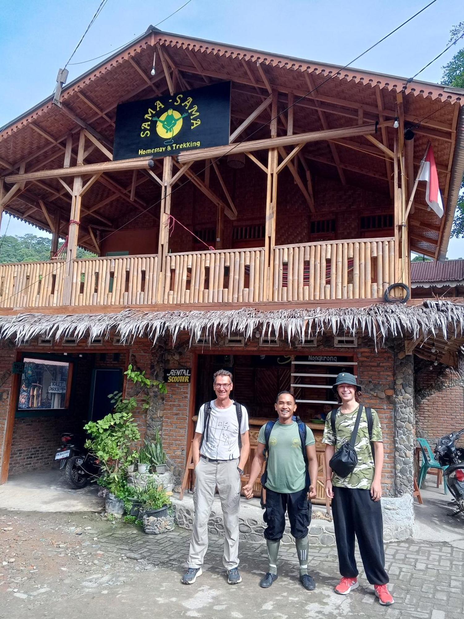 Sama Sama Homestay & Trekking Only Stay Here Book Trekking And Transport With Us Bukit Lawang Zewnętrze zdjęcie
